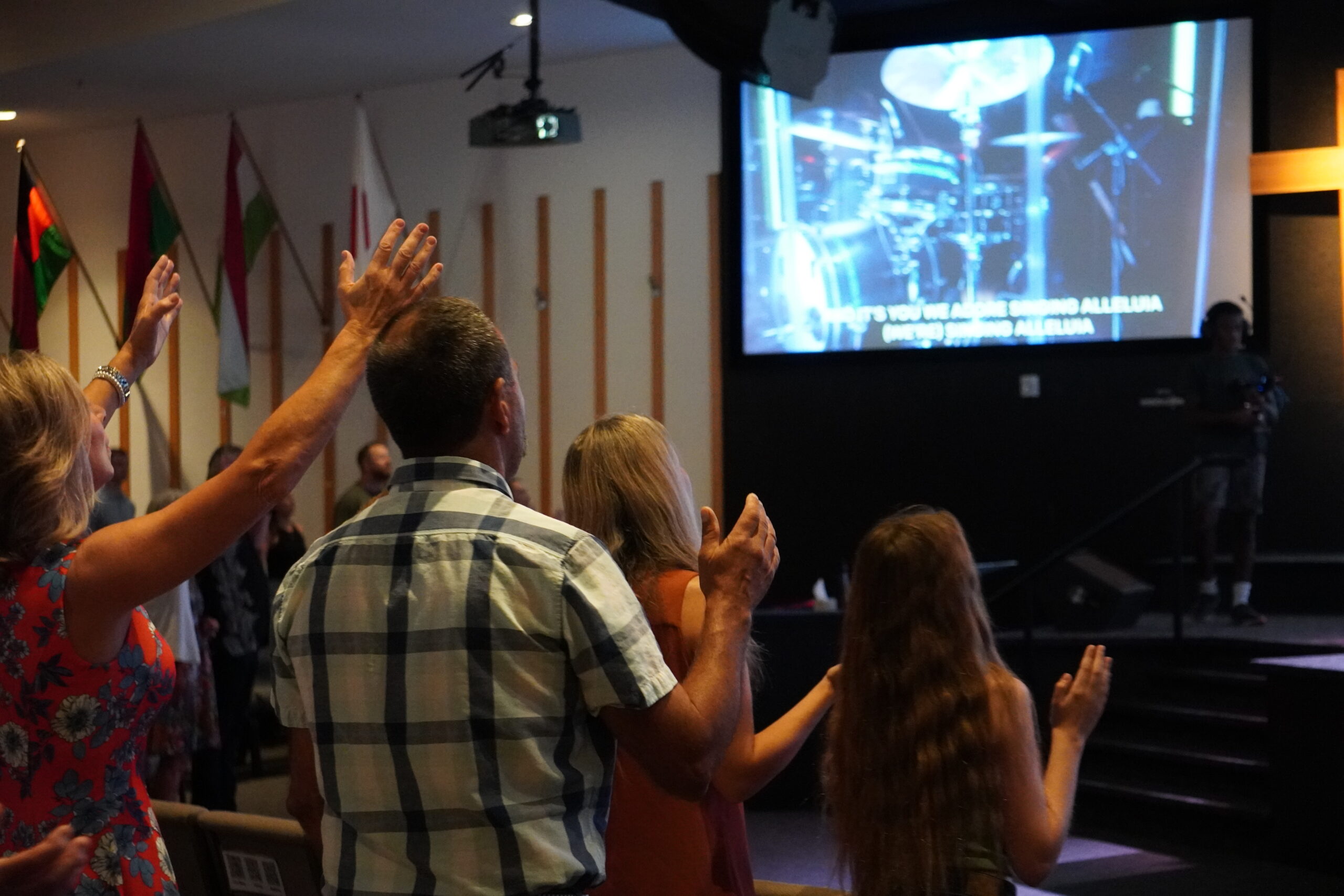 DSC04585 person raising hand